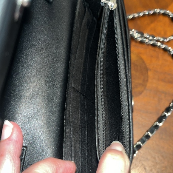 Badgley Mischka Vegan Quilted Small Crossbody bag Silvertone braided chain - Picture 12 of 13